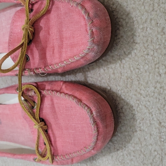 Pink Minnetonka Canvas Moccassions Size 9.5 - Picture 3 of 5